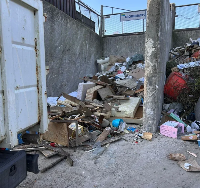 Location de cinq bennes 10 m³ succession immobilier Le Torp Le Torp-Mesnil 76560 - finitions